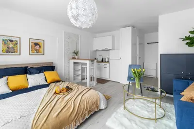 Kuchnia lub aneks kuchenny w obiekcie 2 x1 BR Deluxe Studio Apartments with AC only 900 m to Central Station
