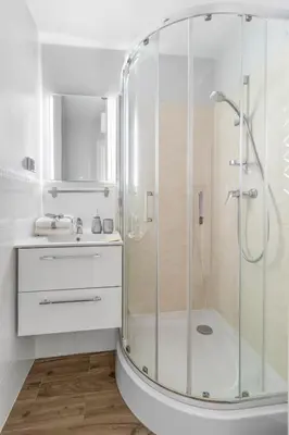 Łazienka w obiekcie 2 x1 BR Deluxe Studio Apartments with AC only 900 m to Central Station