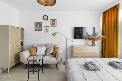 Łóżko lub łóżka w pokoju w obiekcie 2 x1 BR Deluxe Studio Apartments with AC only 900 m to Central Station
