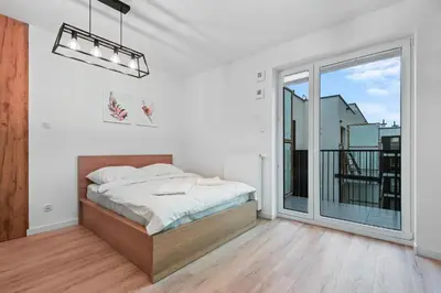 Łóżko lub łóżka w pokoju w obiekcie Stylish studio. Free parking.