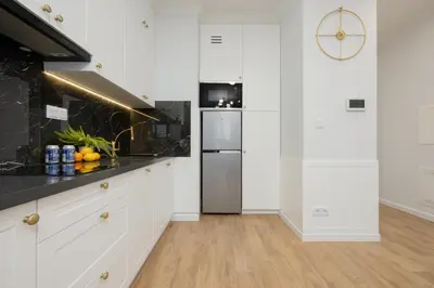 Kuchnia lub aneks kuchenny w obiekcie Elegant Apartment near Rondo ONZ by Renters Prestige
