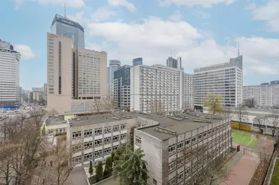 Widok na miasto Warszawa z tego apartamentu