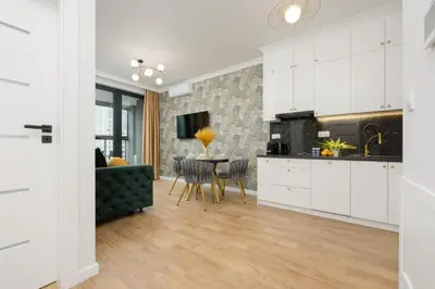 Kuchnia lub aneks kuchenny w obiekcie Elegant Apartment near Rondo ONZ by Renters Prestige