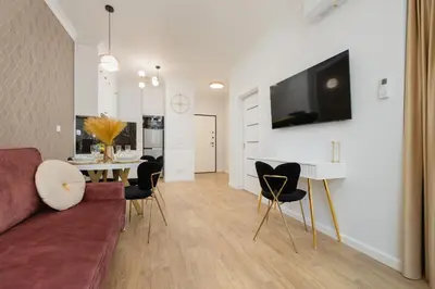 Telewizja i/lub zestaw kina domowego w obiekcie LUX Grzybowska Apartments with Parking by Renters Prestige