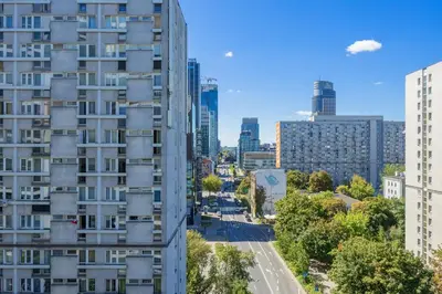 Widok na miasto Warszawa z tego apartamentu