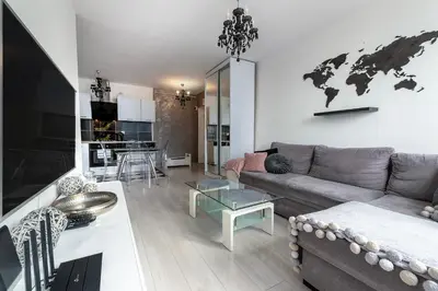 Telewizja i/lub zestaw kina domowego w obiekcie Comfy Flat in the City Center