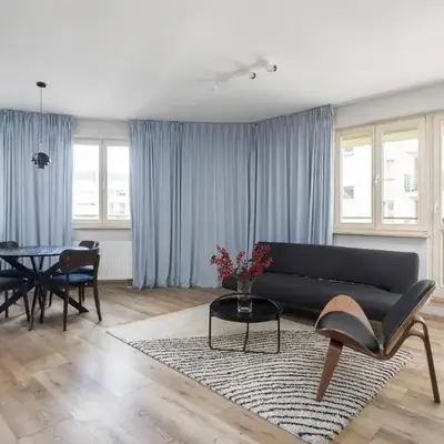 Metro Wilanowska Apartment with SPA by BookingHost