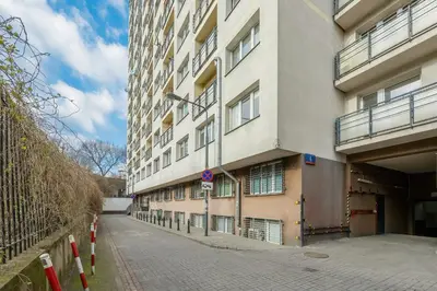 Budynek, w którym mieści się apartament