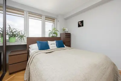 Łóżko lub łóżka w pokoju w obiekcie Salezego Apartment near PGE Narodowy Warsaw by Noclegi Renters