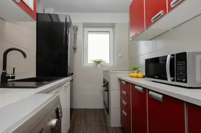 Kuchnia lub aneks kuchenny w obiekcie Salezego Apartment near PGE Narodowy Warsaw by Noclegi Renters