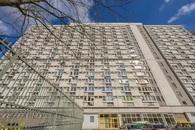 Budynek, w którym mieści się apartament