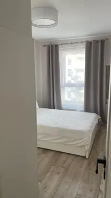 Łóżko lub łóżka w pokoju w obiekcie 2-room on Wola, bright and cozy