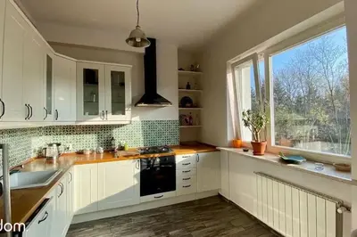 Kuchnia lub aneks kuchenny w obiekcie Home you will love - in the green heart of Warsaw