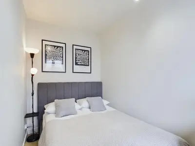 Łóżko lub łóżka w pokoju w obiekcie Modern Studio with WiFi in Warsaw by Noclegi Renters