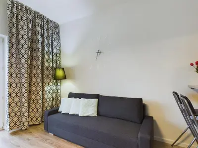 Część wypoczynkowa w obiekcie Aleja Jana Pawła II Studio for 4 Guests with Air-conditioning Warsaw by Noclegi Renters