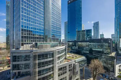 Widok na miasto Warszawa z tego apartamentu