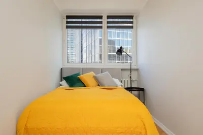 Łóżko lub łóżka w pokoju w obiekcie Apartment in the Heart of Warsaw by Noclegi Renters