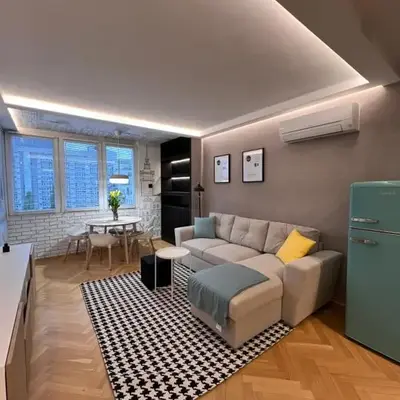 Mià Warsaw - Królewska