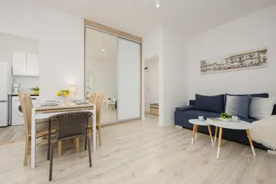 Część wypoczynkowa w obiekcie Bright Apartment in Warsaw Center with Two Bedrooms and Balcony by Noclegi Renters