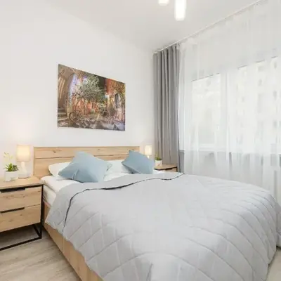 Bright Apartment in Warsaw Center with Two Bedrooms and Balcony by Noclegi Renters