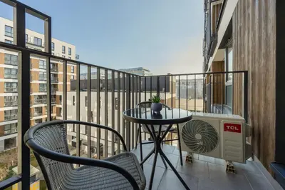 Balkon lub taras w obiekcie Elegant Mokotów Studio with Balcony and Parking by Noclegi Renters