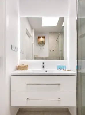 Łazienka w obiekcie Saska Kępa 2-Bedroom Apartment by BookingHost