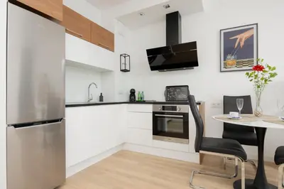 Kuchnia lub aneks kuchenny w obiekcie Sarmacka 25 apartment next to Medicover and Paley