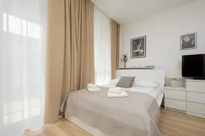Łóżko lub łóżka w pokoju w obiekcie Sarmacka 25 studio 2 - Medicover/Paley