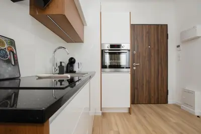 Kuchnia lub aneks kuchenny w obiekcie Sarmacka 27 studio 2 - Medicover/Paley