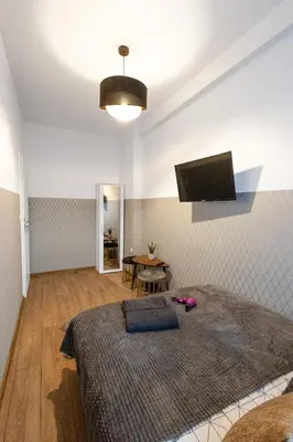 Łóżko lub łóżka w pokoju w obiekcie ClickTheFlat Wolska Apart Rooms
