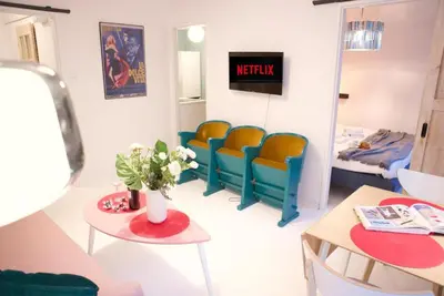 Łóżko lub łóżka w pokoju w obiekcie Cinema Apartament by P&J Apartaments