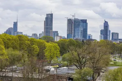 Widok na miasto Warszawa z tego apartamentu