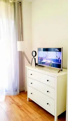 Telewizja i/lub zestaw kina domowego w obiekcie HomeComfort Apartament Sweet Heart
