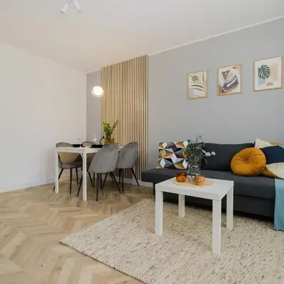 Reymonta Apartment near Metro Station by Mia