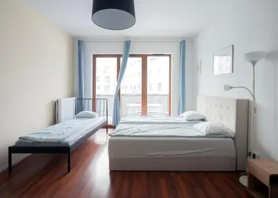 Łóżko lub łóżka w pokoju w obiekcie Rooms Green Rydygiera 17 own room tv wifi