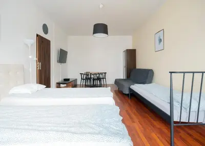 Łóżko lub łóżka w pokoju w obiekcie Rooms Green Rydygiera 17 own room tv wifi