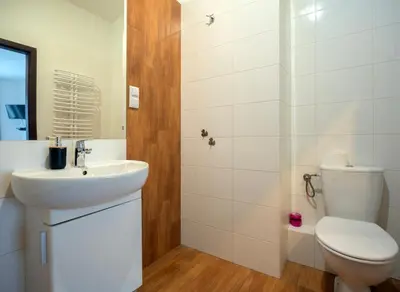 Łazienka w obiekcie Rooms Green Rydygiera 17 own room tv wifi
