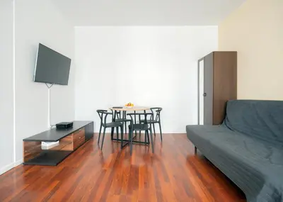Telewizja i/lub zestaw kina domowego w obiekcie Rooms Green Rydygiera 17 own room tv wifi