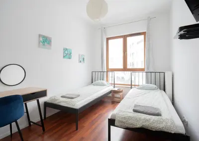 Łóżko lub łóżka w pokoju w obiekcie Rooms Green Rydygiera 17 own room tv wifi