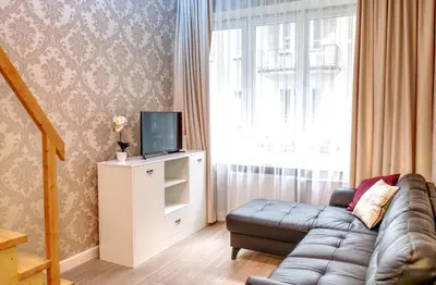 Telewizja i/lub zestaw kina domowego w obiekcie Jerozolimskie Move In Center apartament