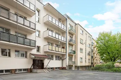 Budynek, w którym mieści się apartament