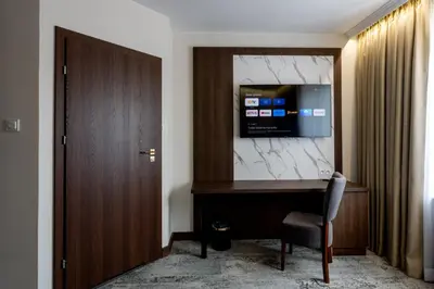 Telewizja i/lub zestaw kina domowego w obiekcie Sleep&Fly Okęcie Warsaw Airport