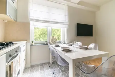 Kuchnia lub aneks kuchenny w obiekcie Renovated 3 room apt. near Polin/OldTown