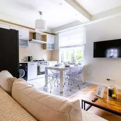 Renovated 3 room apt. near Polin/OldTown