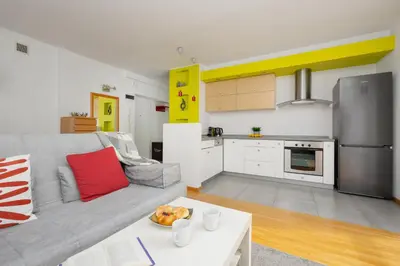 Kuchnia lub aneks kuchenny w obiekcie Sunny Apartment in the Heart of Warsaw by Noclegi Renters