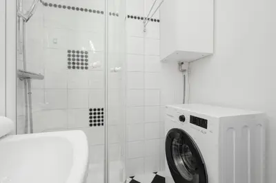 Łazienka w obiekcie Sunny Apartment in the Heart of Warsaw by Noclegi Renters