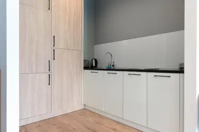 Kuchnia lub aneks kuchenny w obiekcie RentPlanet - Apartament Sławińska