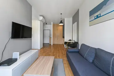 Telewizja i/lub zestaw kina domowego w obiekcie RentPlanet - Apartament Sławińska
