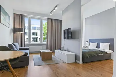 Telewizja i/lub zestaw kina domowego w obiekcie RentPlanet - Apartament Sławińska