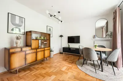 Telewizja i/lub zestaw kina domowego w obiekcie Metro Racławicka Homey Apartment by BookingHost